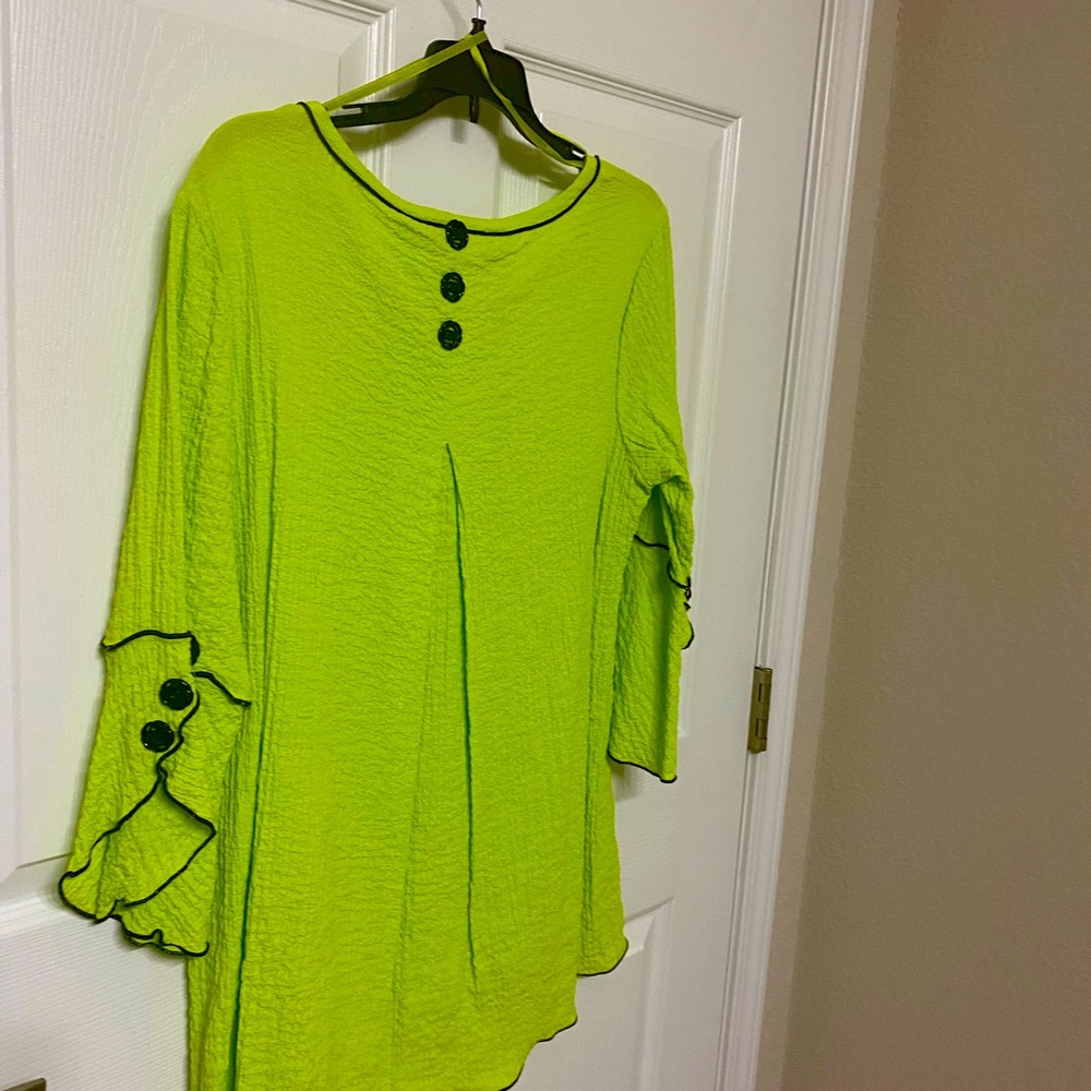 NEW-ALI MILES LIME GREEN WITH FRONT & BACK, BLACK BUTTONS